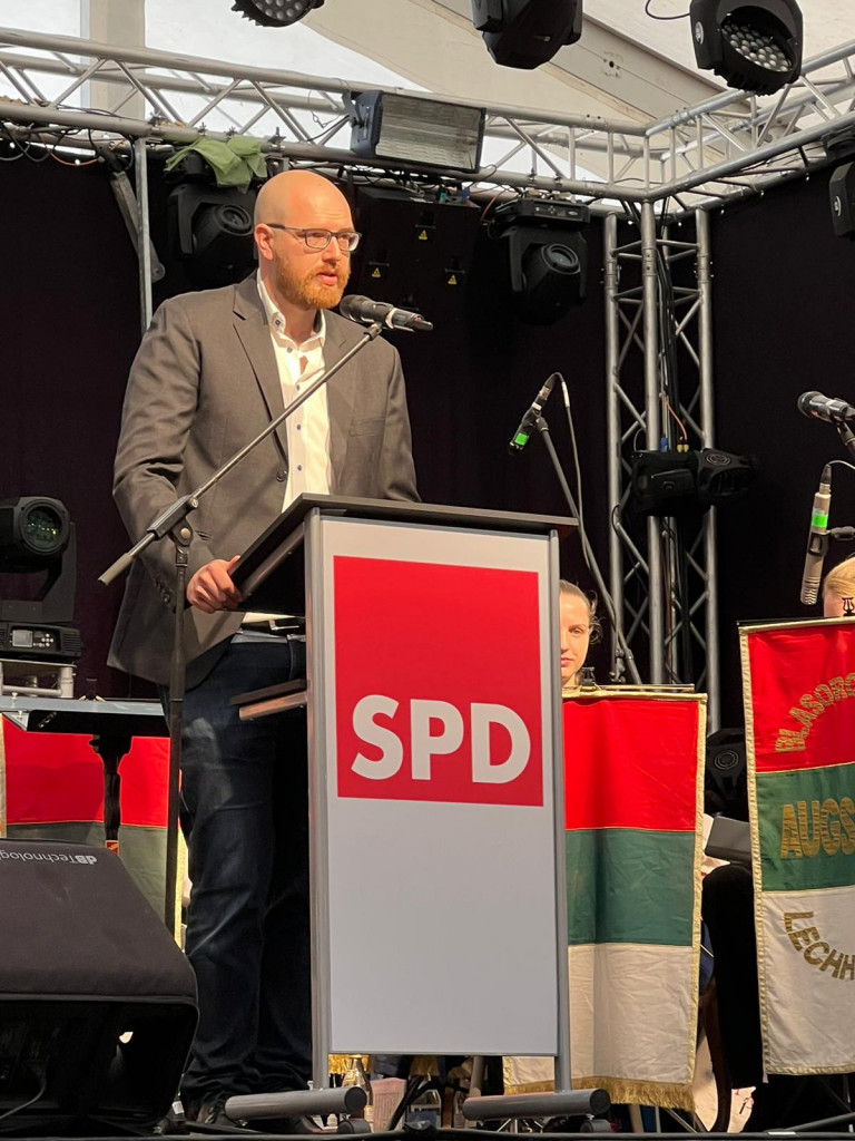 Auch die SPD Lechhausen kam zu Wort, und sprach in Person von Roman Mönig über die Lechhauser Schulen - und warum wir keine haben.
