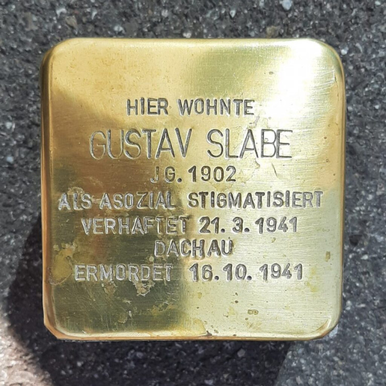 Stolperstein für Gustav Slabe in der Neuburger Straße 45